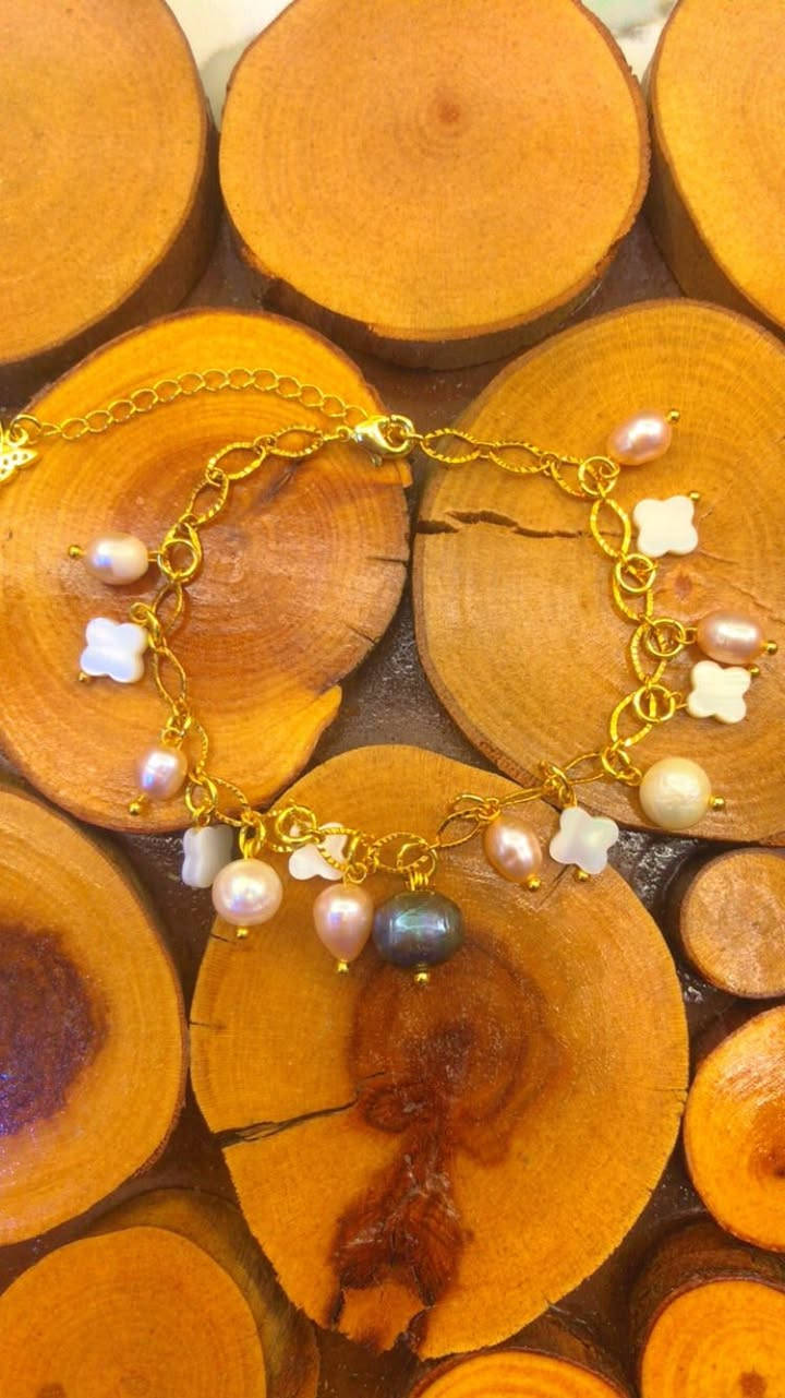 بين النعومة والفخامة… تولد قطعة لا تُشبه سواها 🤍
تصاميم إيزيس من اللؤلؤ الطبيعي ليست مجرد إكسسوار…
بل إحساس يُلبس ✨

كل حبة لؤلؤ مختارة بعناية
كل تفصيلة تحمل لمسة أنثوية راقية
وكل قطعة… مصممة لتكون لكِ وحدك 🌙

🤍 اللؤلؤ رمز النقاء والجمال الهادئ
🤍 يضيف لكِ حضور ناعم وفخم في نفس الوقت
🤍 قطع لا تتكرر… لأنكِ أنتِ أيضًا لا تتكررين

للطلب أو الاستفسار… راسلينا الآن 💌
إيزيس — حيث تتحول التفاصيل إلى سحر  @إشارة✨


**إذا كنت صاحب هذا الإعلان وتريد حذفه لأي سبب، رجاءا أرسل رسالة إلى الدعم الفني**