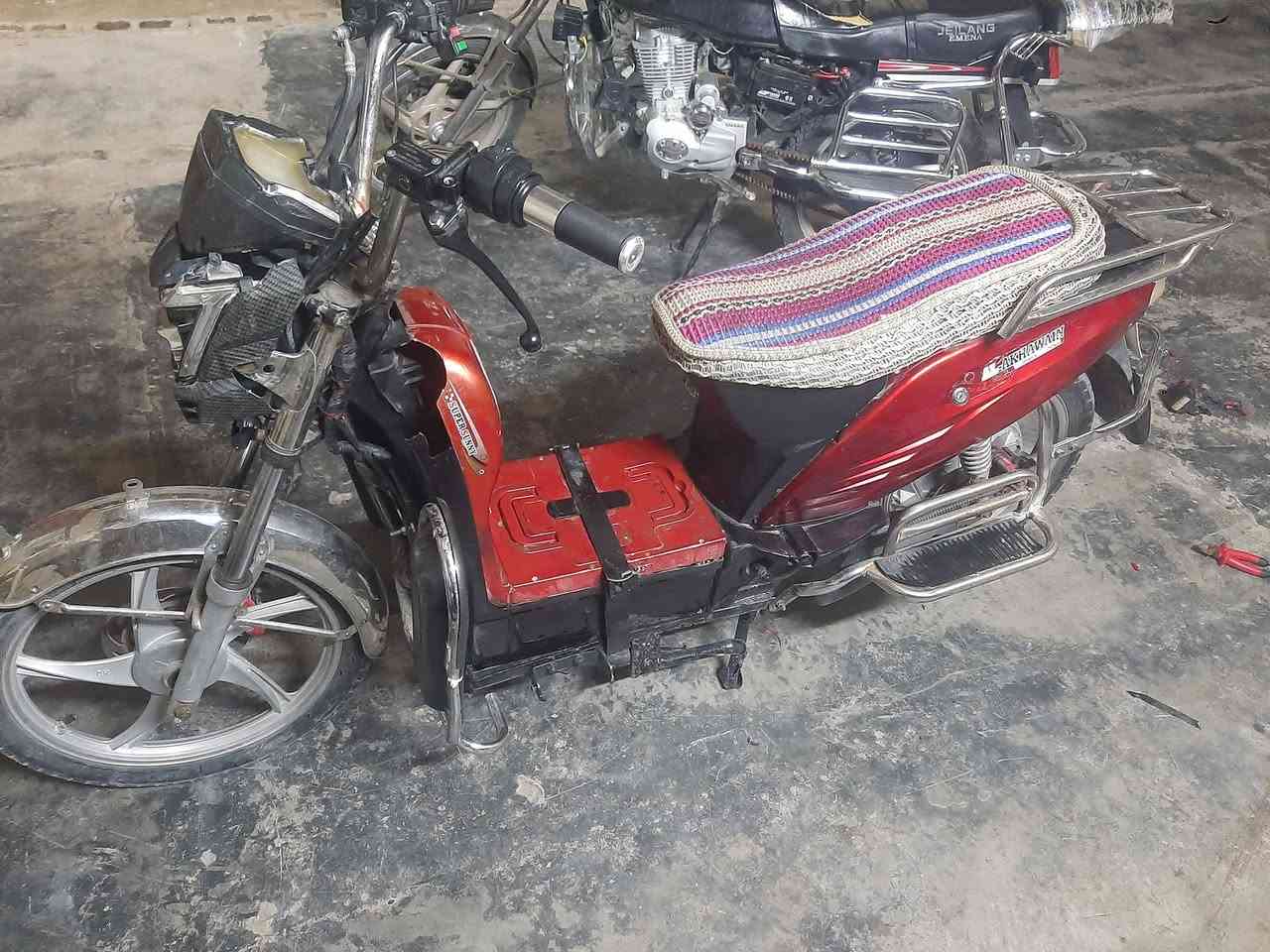 السلام عليكم .ماطور للبيع السعر ١٨٥ وبي مجال بسيط ***********
