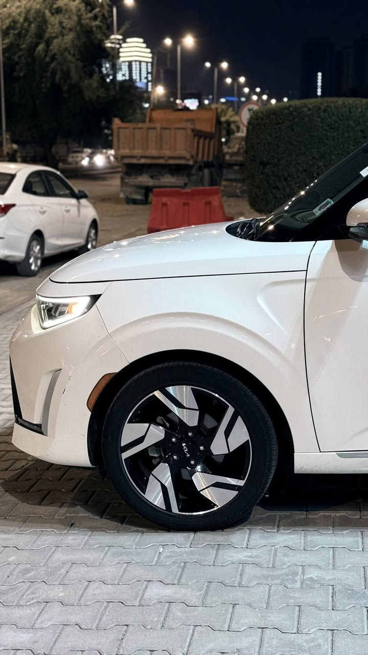 سلام عليكم
للبيع كيا صول موديل 2023  جتي لاين 

حجم المحرك 2000 دوش ماشيه 40 الف

اعلى فئة  بالصول فول  موصفات خاصه تجي فتحه وبصمه وشاشه ايباد وبجم عدسه زنون بلادي سايد بريك بصمه ابواب بصمه 
كشنات كهرباء كشنات تدفه شاحن وايرلس تبريد بيانو رادار امامي شغال رادار خلفي رادار يمنه ويسره حساس اطارات كشاف امامي شغال نضمه قياده
 السياره جديده كلش 
لد امامي شغال لد خلفي شغال اشاير بل مري ولكب كروم حجمه 18  وبيبان حمر بلادي اناره داخليه دمام صوت امامي وخلفي 
 تشغيل عن بعد اطفاء ذاتي 
انضمه قياده السياره وارد امريكي 
ايرباك بردة مبدل باب خلفي اصلي نفس لون صبغ من جاملغ صور الحادث مرفقه   
السيارة بأسمي 
للأستفسار ***********
