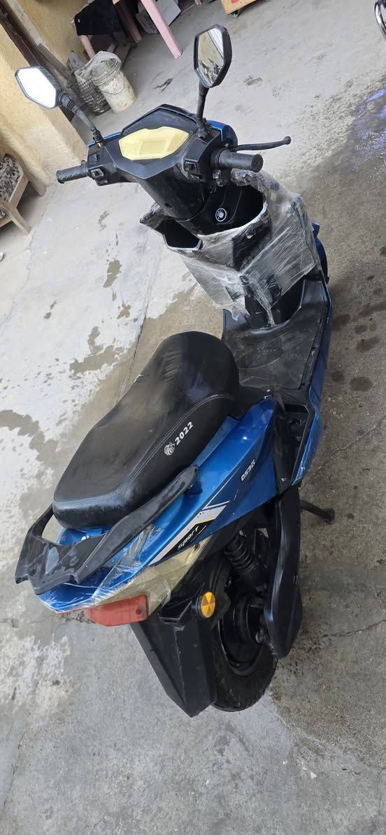 سلام عليكم... من رخصة الادمن..
الدراجة الزرقاء شغالة وبطاريتها نص عمر يرادلها ترتيبات... سعرها ب٣٠٠ الف دينار

الدراجة السوداء شغالة وجديدة وملف جديد نقصها فقط بطاريات ابو المسطرة الكبير .... سعرها ٣٥٠ الف دينار..

آسف على الإطالة.... للتواصل الاتصال على الرقم(***********)
