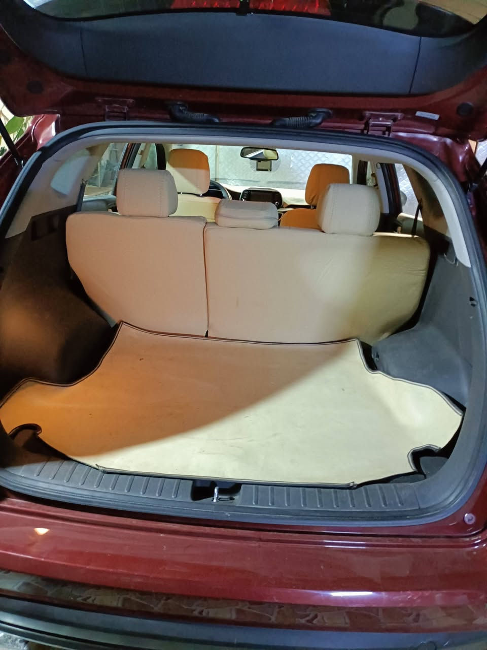 السلام عليكم توسان 2019 وارد امريكي بغداد دولي بأسمي السياره جديده  واحلى من الصور استخداد شخصي ماشيه 41 حادثها حلو جاملغ وريع البنيد ويل كب سبير مانازل تدفئه تبريد ماناقصها اي شي وبالعافيه على الياخذها العنوان بغداد الشعب مبايل ***********  السعر 160 وبيها مجال ان شاء الله ،
