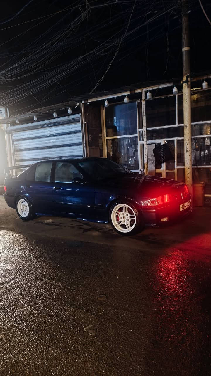 السلام عليكم 
E36 i325للبيع او مراوس
________________
المواصفات
صبغ جديد جماليه
سبايدر رياضي 
مكينه 25 عدله
شوته رياضي 
ويل M حجم 17
سستم صوت مرعب
دواخل جلد
بيه اناره تفاعليه من الداخل متغيره الالوان
صالنصه رياضي صوت قوي 
فجوج بريمبو 
سوارات حمر 
___________________
 ما بيه نقوصات بس فتحه السقف يحتاج اله تنضيف 
___________________
السياره مصروف عليه هواي مال جناي 
معروضه ب 49 وبيه مجال للطيبين وبل عافيه على ياخذهه
*********** للاتصال
