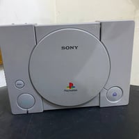 بلايستيشن 1 • بدون ملحقات • مع توصيل