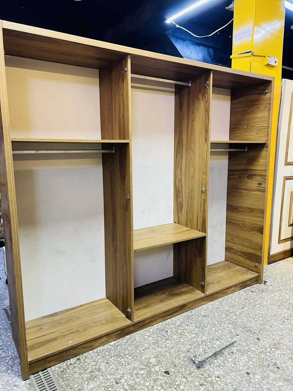 غرفة نوم مستعملة🇹🇷
موديله حديث 💥
 نضافة90 ٪💯
عدد القطع / 5 
نضام / أبواب 💢 
سعرها / 475 قفل 💸
شد ونقل داخل بغداد مجاني🚛
يوجود توصيل محافضات 🚛


**إذا كنت صاحب هذا الإعلان وتريد حذفه لأي سبب، رجاءا أرسل رسالة إلى الدعم الفني**