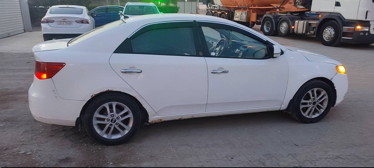 سيراتو للبيع سعر 75
رقم اربيل قديم 
صبغ حزام 
سيارة جاهزة خير من الله 
مكان نجف الاشرف ***********
