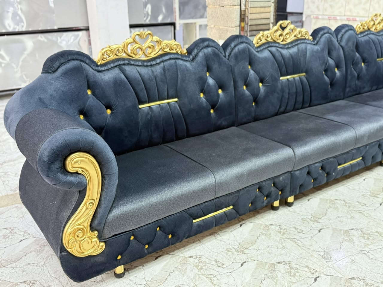 معرض اليقين الاثاث المنزلي
وصول ديوان ابو تاج شغل درجه اولى خشب بلوك سفنج 10سم قماش شامو قياس 7م ضمان حقيقي 10سنه
متوفر جميع الموديلات والقياسات حسب طلب 
للحجز او الاستفسار ***********
العنوان تكريت الزهور خلف افران الكرخ قرب جامع الشهيد صباح
