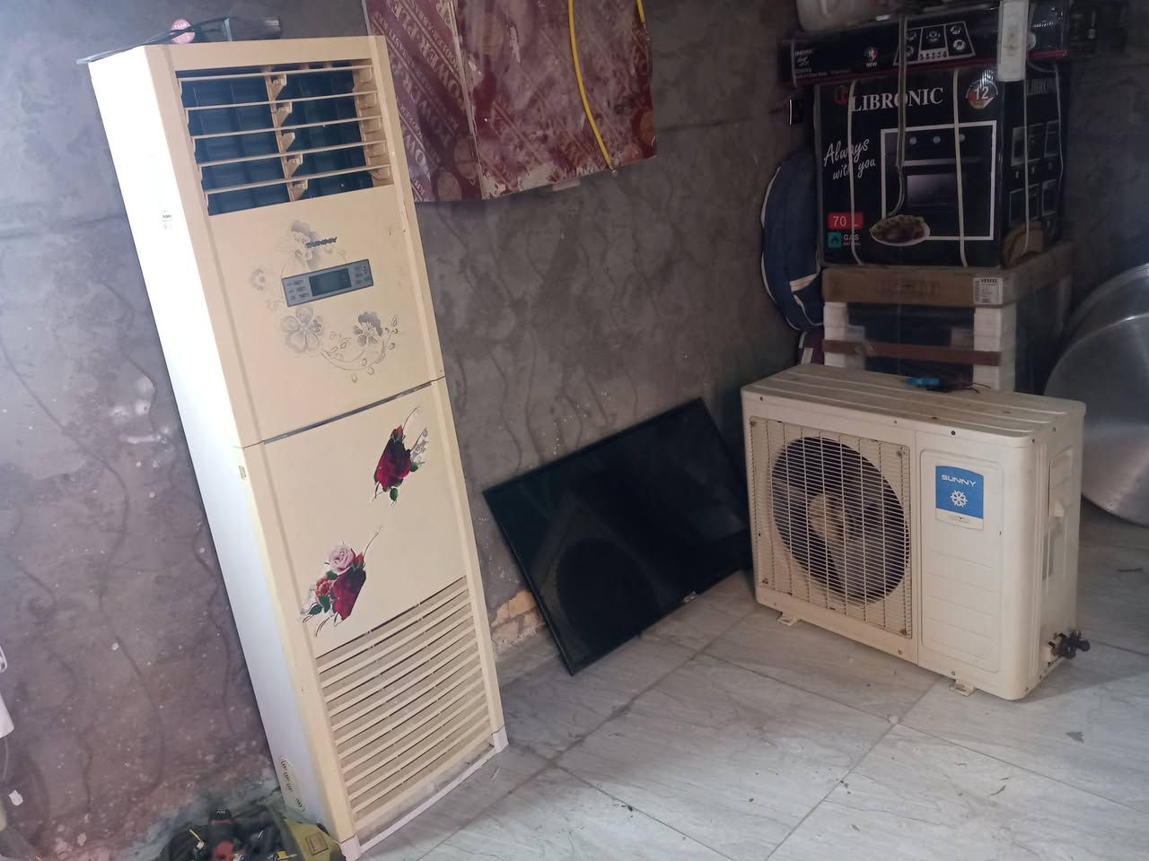 سبلت كنتوري 3 نص   شغل فول سعر 750قفل. مكيف نوع وستان بلادي فول نضيف فول سعر 300قفل طننص بلادي مامصلح كامل بوري جديد واي سعر 350مع نقل تنصيب.  شاشه حجم 43 بلادي مامصلح مابي لنت  سعر 120.   طنين ثليث كنتور مع تنصيب بوري جديد واي 500بابل ***********مكو حجزه  تنصيب توصيل مجود
