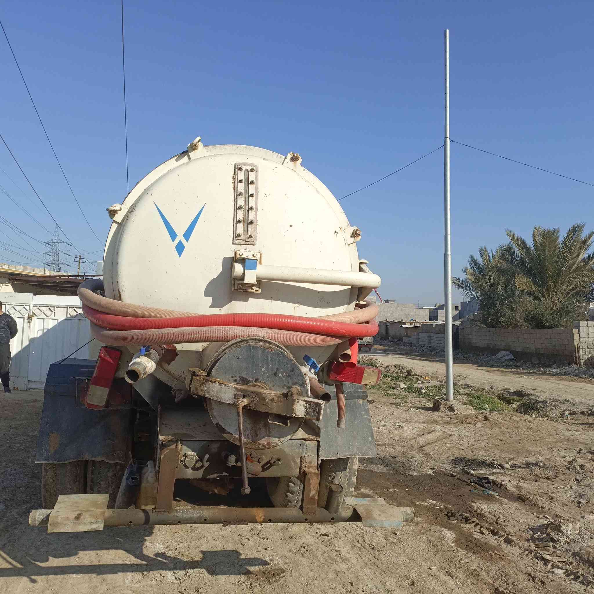 سلام عليكم هينو 1986 لبيع سنويه حوضيه وعضم شراي يتصل *********** لسعر سبعه ونص
