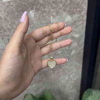 🎁 جوانترین دیاری تەنها بە 15 هەزار! "بۆکسی شاهانەی گوڵ و ملوانکە" ✨ ئی...