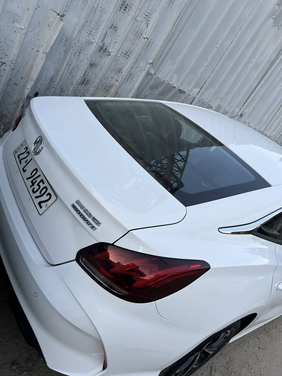 السلام عليكم اخواني للبيع ام جي. شكل ال GT.   موديل 2024 رقم اربيل وبأسمي مكينه 1500 بدون تيربو السياره فول الفول. سلايد بجم زنون داخل جلد شاشه كار بلي  داخل لونين اسود واحمر اشاير مري فول الفول ماشيه 33 الف   بيه بدايه جاملغ الامامي جهه السايق بارد بسيط اثر طخه. وبيه بالبنيد اثر طلقه وملصحه. وباب سياق شخط وموضح بصور كل تفاصيله السعر 112 وبيه مجال لشراي   مكان سياره بغداد المنصور تقاطع الرواد 
للاتصال ***********
