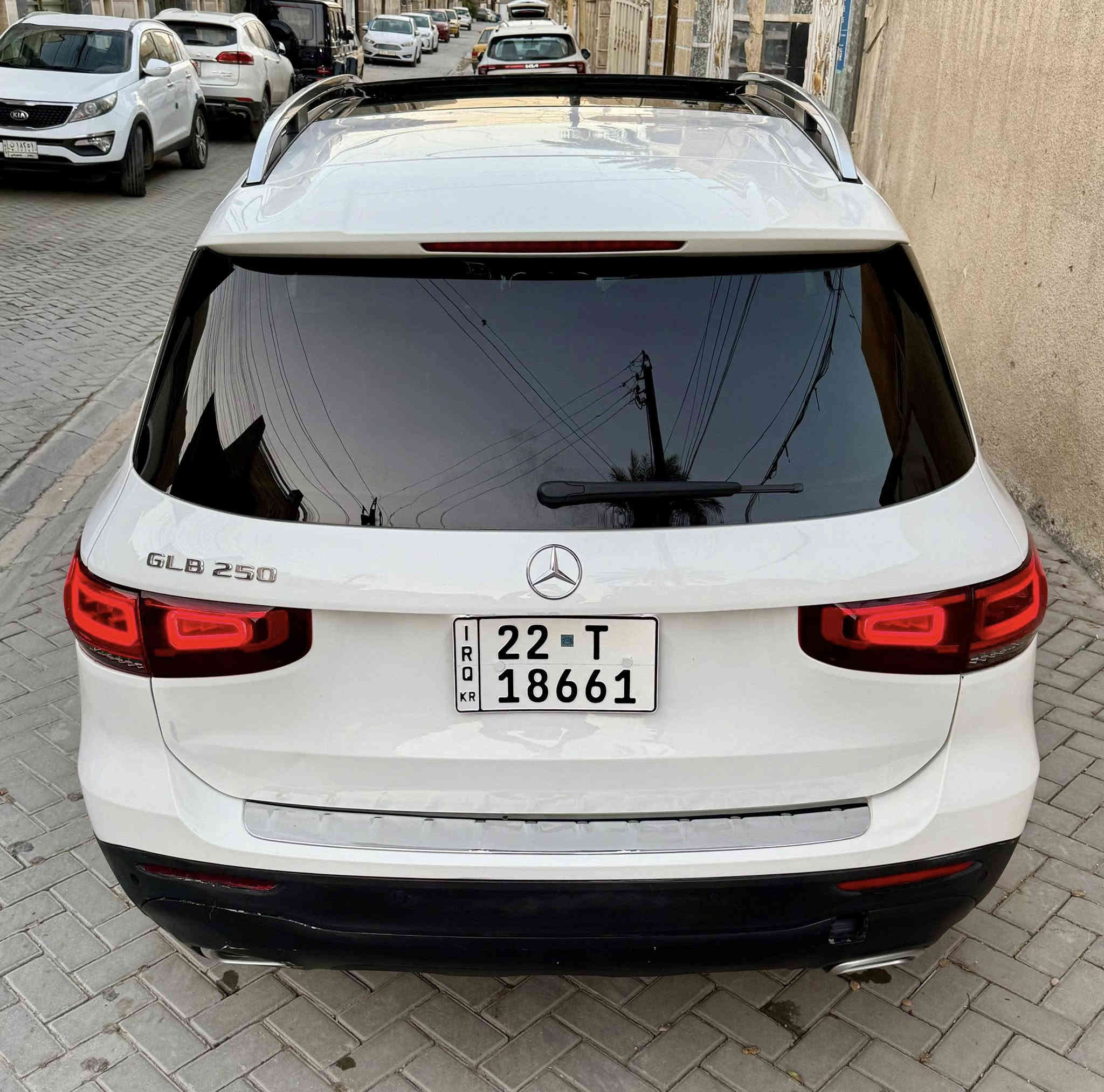 السلام عليكم متوفر بيع او مراوس مرسيدس GLB 250 موديل 2022 فول مواصفات محرك 4 سلندر 2000 تيربو 7 راكب نوراما كامرات محيطية مقاعد جلد دخول ذكي سمارت تحكم سيارة بالبصمة ابواب صندوق بنوراما انارة داخلية متغير 64 لون داخلي( سيارة وارد امريكي صبغ جاملغ وبنيد 
ترقيم جديد رقم اربيل بسمي مكانها بغداد 
***********
