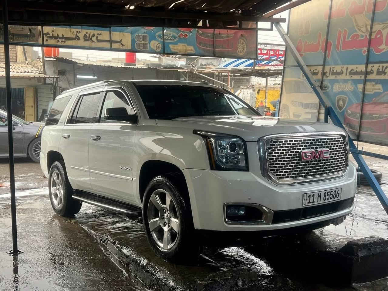 يوكن 2015 فول ما عدا الفتحه .  بتره مو الطويله 
السياره محرك 5300 ( يعني محرك و كير تاهو يجي المرغوب ) .  

رقم بغداد الجديد بأسمي شخصيا 
مكينة V8 5300
المواصفات 
بصمة تشغيل +ابواب
نظام eco
رادار امامي
رادارات مري 
تنبية تصادم امامي 
نظام تنبية خروج عن المسار 
حساسات اماميه
حساسات خلفية
كامرة خلفية
شاشة كبيره + قاصه
كشن تنبية السائق
كشنات كهرباء تدفئة تبريد
كشنات خزن ميموري
جنطه كهرباء
ستيرن كهرباء
تدفئة ستيرن
ويل 20  كروم 
كير مكينة كفالة ما مفتوحات  صدر تبريد تدفئه كله فول .. . 
ماكو اي كلًوب( عطل )  بالدشبول مشتغل  بيهه . 

ماشيه 180 الف 
كاملة السياره بدون نقص  
شغل و اطلع ترايك من بغداد للسعوديه 
حادثه طخطخات بسيطه بدون دواخل بدون لغد بدون شاصي 
يعني شاصي و الغد كله سليييم 

 مصبوغة عام
صبغ عام السياره . 

اخوان السياره جاهزه للاخير  نقص 
برغي ما بيههً و بالحقيقه احلا من الصور 
السعر 255 ورقه 
***********واتس اب
