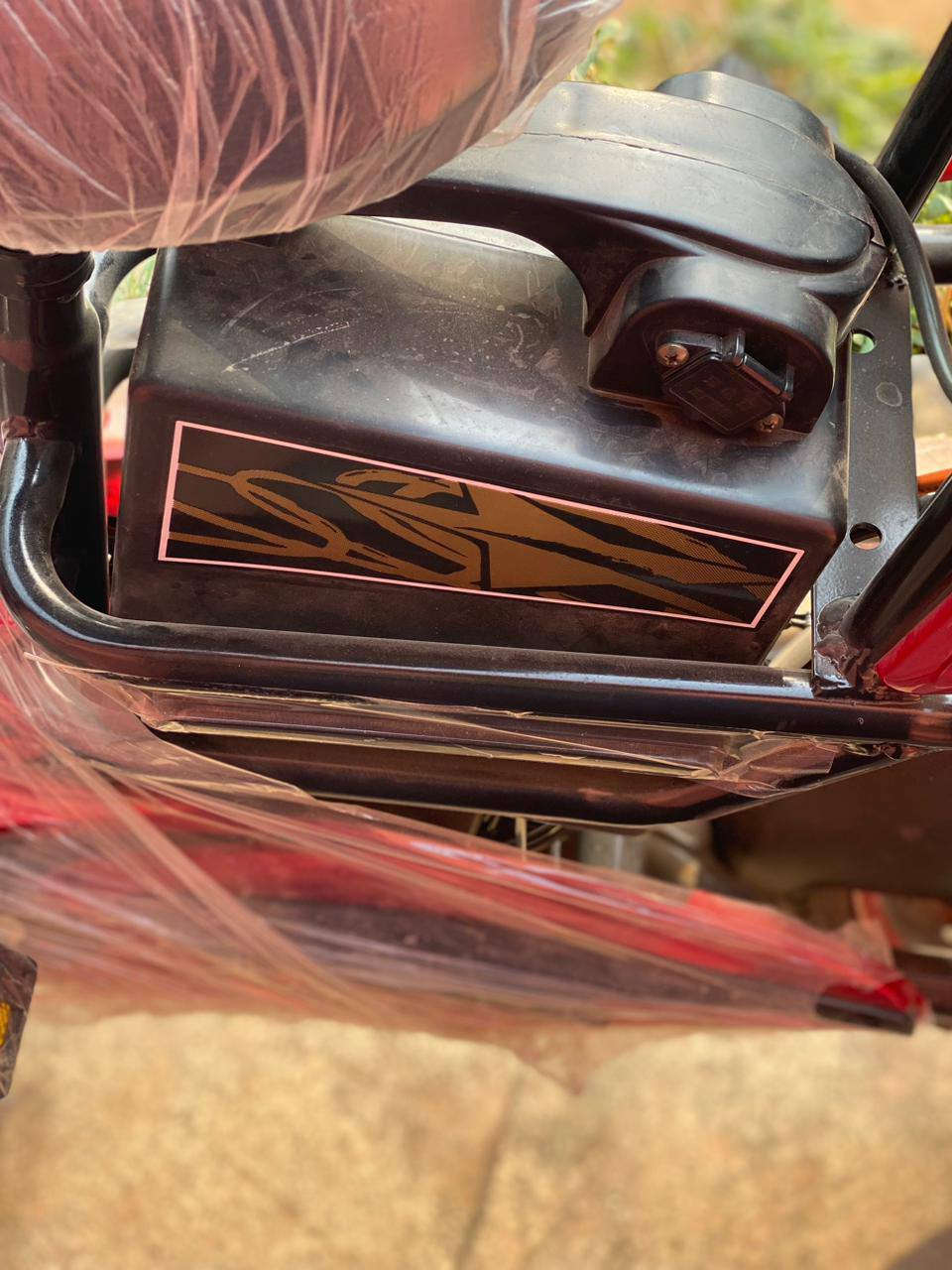 السلام عليكم شباب دراجة شحن نظيفة ومرتبة كلشي نظيف بيها وعارضها للبيع السعر 450
رقمي على الخاص ***********❤
