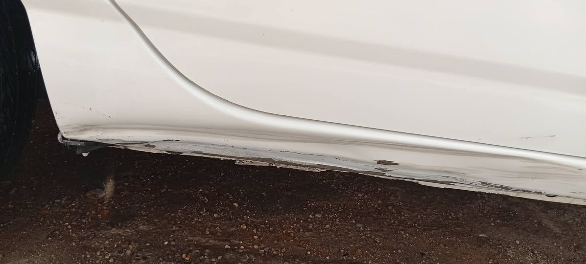 السلام عليكم ليفان 620موديل 2011سياره جديده ماشيه 92حقيقي سبير منازل مكفوله من الصبغ فقط الدعاميات للجماليه وبيه الدوسعه مطخوخه مامصلحه مثل ماموضح بصوره كير محرك تبريد ثلج مكاني بغداد العامريه السعر 65وبيه مجال بسيط رقمي ***********ابو محمد
