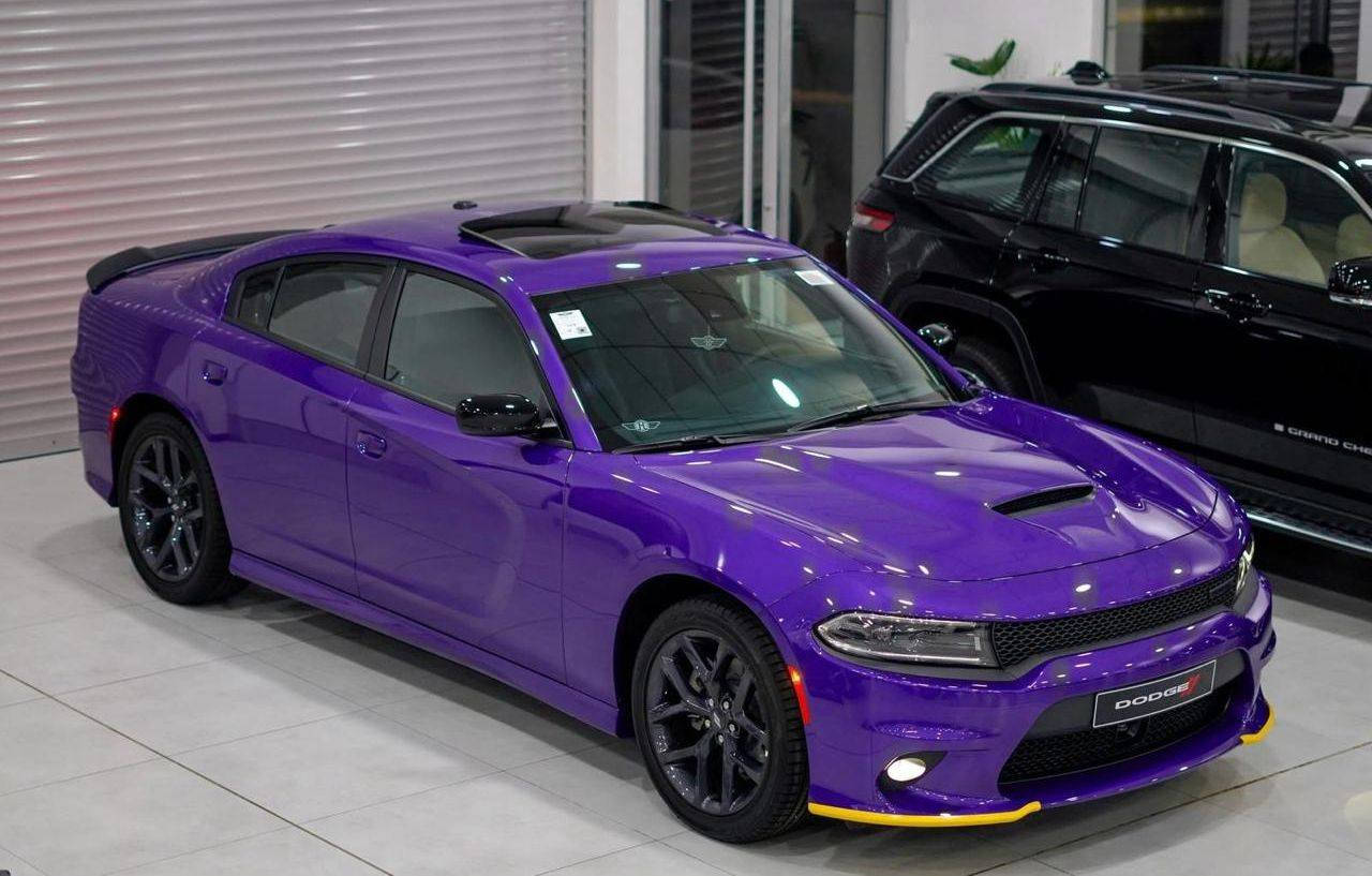 جارجر GT PLUS 2023 ( خـليـجـي )         
وكالة هارلم
العداد : 55 الف كيلو متر  
رقم شمالي اربيل 
الضمان : 3 سنوات او 60 الف كيلو متر . 
المحرك : V6.  3.6L .
المواصفات :
* جناح خلفي اسود. 
* ويل قياس 20 انچ اسود . 
* مقود القيادة رياضي . 
* مقاعد رياضية من الشاموا الأسود.
* نقطة عمياء . 
* رادار مع مانع تصادم أمامي.
* مصابيح أمامية زنون . 
* كشافات الضباب زنون . 
* المصابيح الأمامية مع LED . 
* حساسات خلفية. 
* شاشه كبيرة مع نظام ملاحة نفكيشن GPS . 
* سستم صوت الپاين .
* فتحة سقف (سلايد) . 
* المقاعد الأمامية كهربائية . 
* ذاكرة لحفظ وضعيات الجلوس (ميموري) . 
* مقاعد أمامية تبريد وتدفئة . 
* مقاعد خلفية تدفئة . 
* تشغيل عن بعد . 
* المقود كهربائي . 
* تدفئة مقود القيادة . 
* محدد سرعة . 
* تلفون بلوتوث . 
* كاميرا خلفية .
* مرايا متحسسة للاضاءة العالية .
* كير شفتر بالستيرن . 
* دخول ذكي (بصمة)
* ⁠سنويه لل29
* ⁠مغلفه ppf ابو الضمان
* ⁠للاستفسار الاتصال ***********
