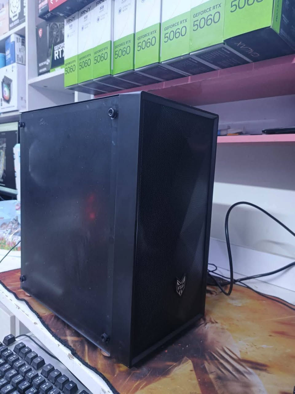 السلام عليكم تجميعه Pc  
جديدة فقط الهارد مسخدم 
تحتوي على كرت مدمج 
ملاحظة فقط كيس بدون شاشه 
السعر 595 الف السعر نهائي 

AMD RYZEN.5.5600G
MB.B450 gigabyte gaming
RAM 16.3200 HZ 
AMD Radeon Vega Graphics
SSD.M.2 256 GB
PSU.650.W MASS
CASE FSP.CST.130.3FAN 

ضمان 15 يوم
يوجد توصيل 🚗
اتصال ***********
واتساب ***********
