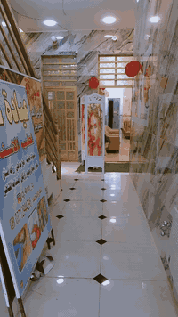 مركز تجميل في حي اور مع صالون للبيع ***********
