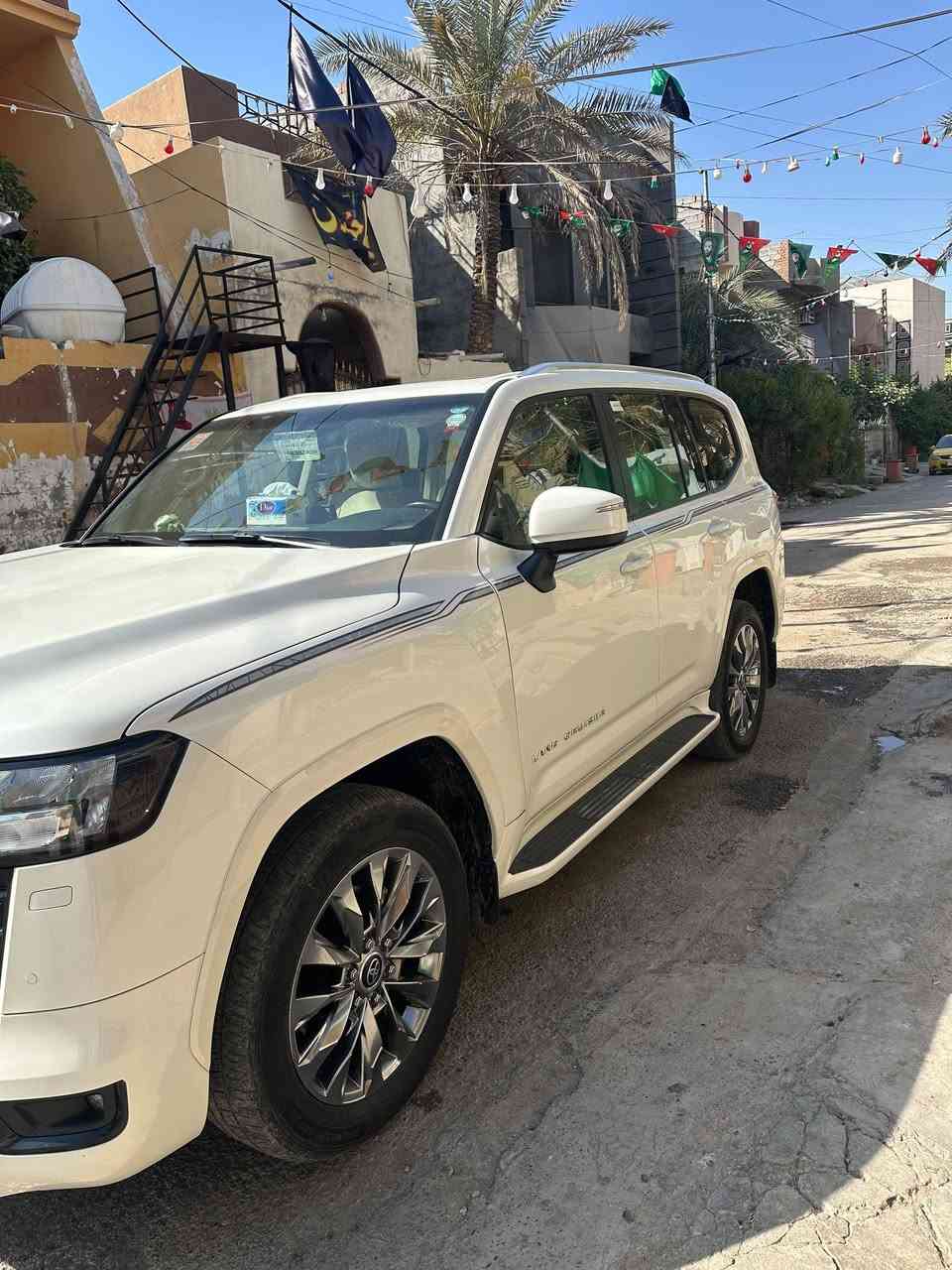 السلام عليكم
لاندكروز شركة ساز ٢٠٢٣ جديده بدون ضرر 
خمس بصمات 
تشغيل عند بعد 
رقم اربيل 
السياره باسمي التحويل ثاني يوم 
تخم تاير 
تبريد ثلج 
ثلاجه 
العنوان بعقوبة 
للاتصال على الرقم ***********
