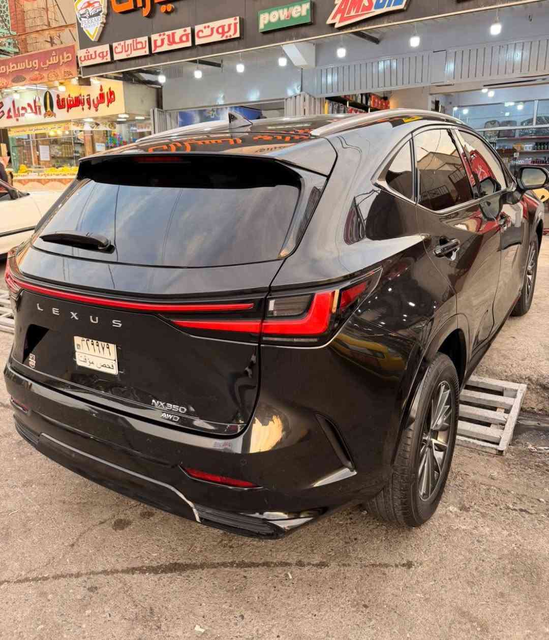 السلام عليكم لكزز NX350 موديل 2023 وارد امريكي
رقمه فحص موقت
الضرر صبغ 7 قطع بدون دواخل ولا ايرباك ولا شواصي موضح بلصور 
السعر 24 الف دولار وبيها مجال بصيط 
*********** واتساب فقط
