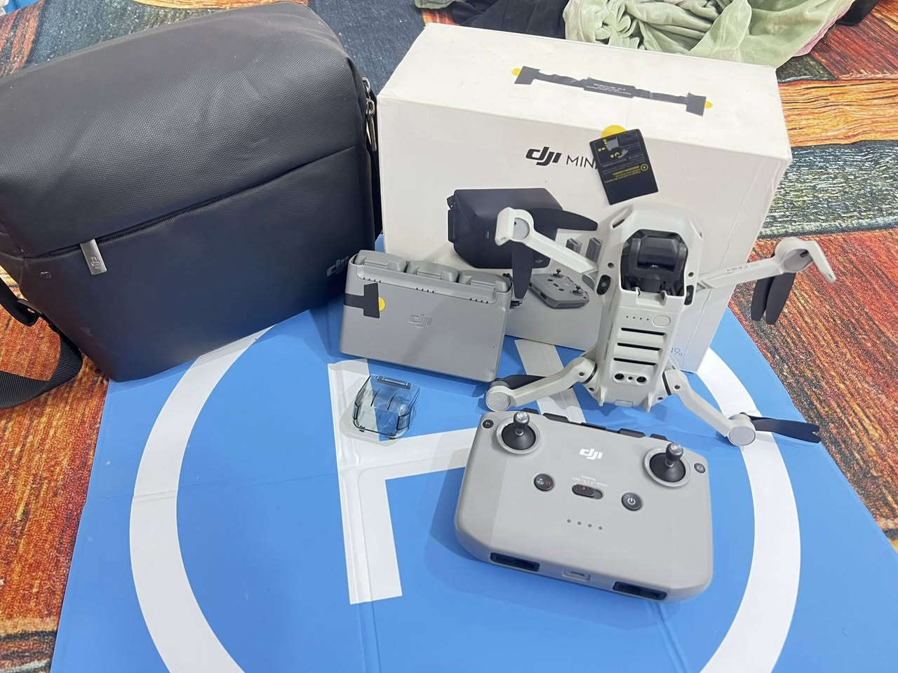 مني تو  كومبو نضافه 100 طيران تقريبا 10 مرات فقط
مكفوله كامل ملحقات 
--3 بطاريات +شاحن
قبق كمبل 
جوستك جنطه 
مكاني كوت 
يتوفر توصيل 
*********** 
للاستفسار خاص
