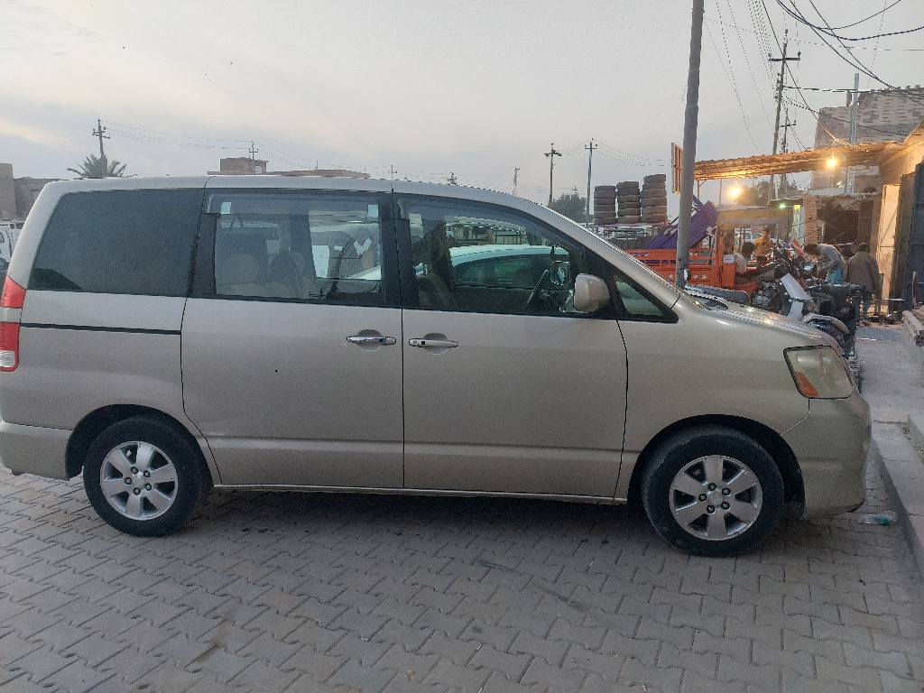 تويوتا نوها 2007 للبيع او مراوس مكفوله  السيارة قطرة صبغ بالبدي مابيه ولا نقطة زنجار بيه بديه نضيف جدا جدا مكانه البصرة *********** البصرة, العراق
