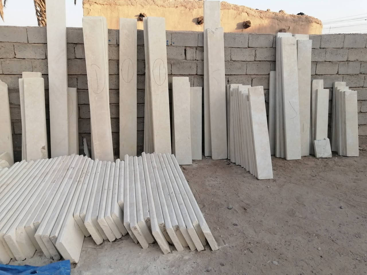 يوجد كادر حجر حلان بسعر مناسب شغل شرط هندسه من يرغب بل عمل يتصل عل خط و الخاص مفتوح ***********
