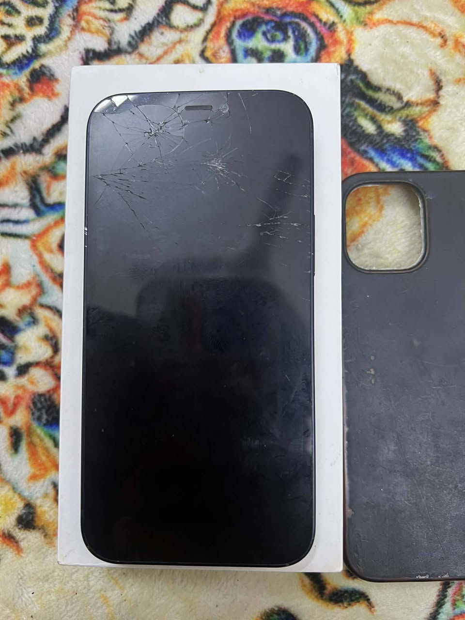 سلام عليكم جهاز آيفون 12مني ذاكره 64 بطاريه 82 جهاز مثل ما موضح جاهز ضهر مفطر وشاشه بيه فطر بلكلاسه الباقي مكفول جهاز مامتوح بلادي انت تصال كل شغال المكان بغداد العبيدي حي رئاسة السعر 100) ***********
