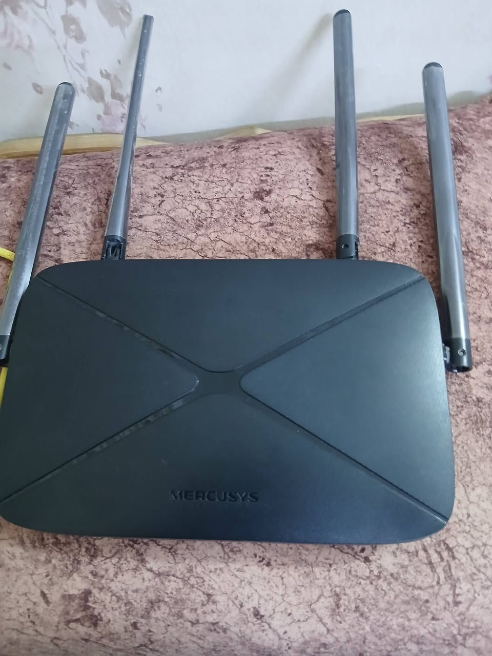 سلام عليكم شباب راوتر للبيع مكان بغداد مدينة الصدر ***********هاذ رقمي جديد بعد شرط الفحص
