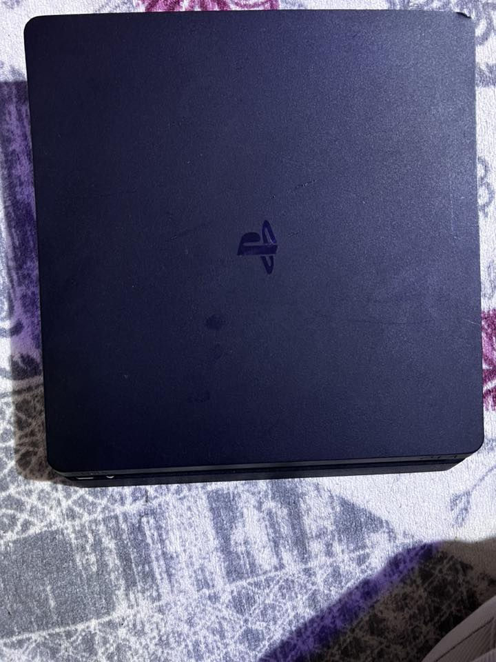 بلي ستيشن فور سلم نضيف جداً
مكفول من اي عطل ما داخل صيانة مع يدتين ولعبتين gta وفيفا23 السعر 250وبيه مجال قليل للشراي

مكاني البصرة القبلة
رقمي واتساب ***********
