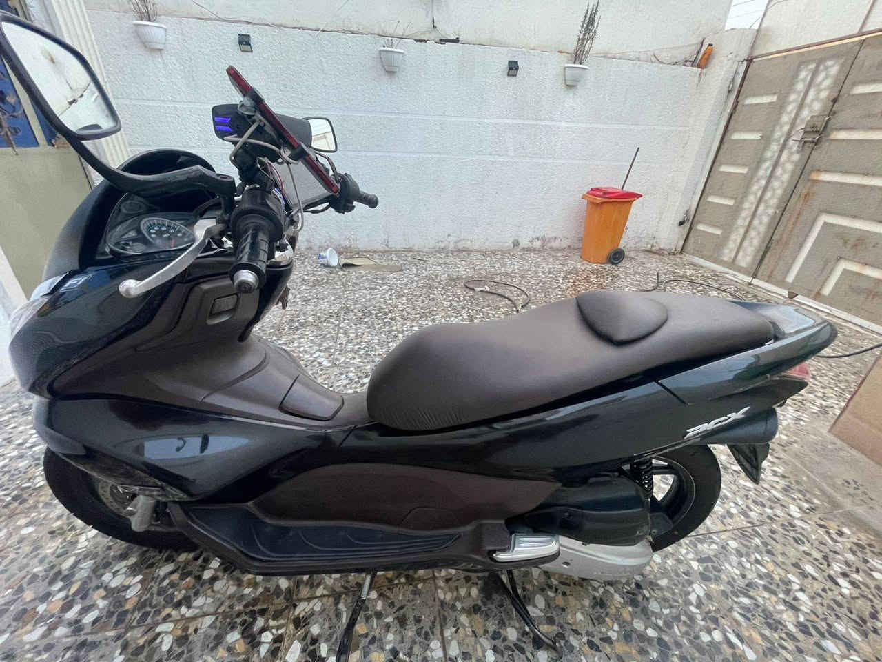 سلام عليكم دراجة PCX جيل الأول 
دراجه خير من الله مبيها أي نقص وع إيدي ومعتني بيها وفول نظافه 
الدراجه ماشيه ٤١ الف  
مكاني بغداد الكرادة او حي البتول 
للاستفسار اتصل واتساب 
***********
