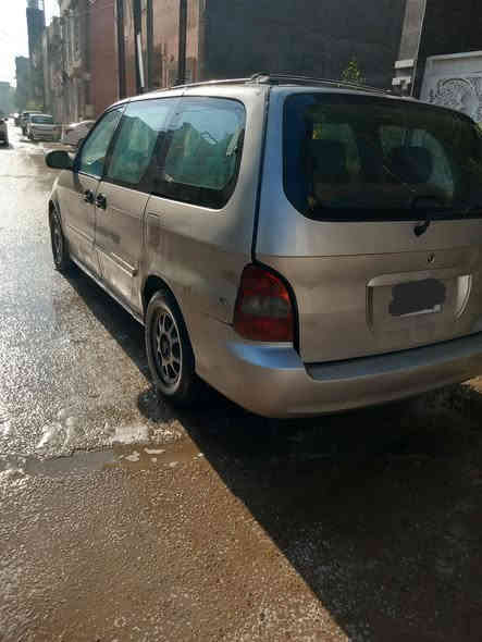 السلام عليكم من رخصة الاداره 
كيا كرنفال موديل 2001
8 راكب ..محرك كاز مفتوح اوتماتيك رقم بغداد الماني محرك كير مكفولات
ال كشر مكفول من كل ضربه قويه مصبوغه احزام للجماليه تبريد جيد الغرفه بلاديه حلوه صدر زيين تخم تاير باتري جديد كهربائيات كله شغاله السعر ٦٥ بيه مجال بسيط حك الجيه *********** وت ساب
