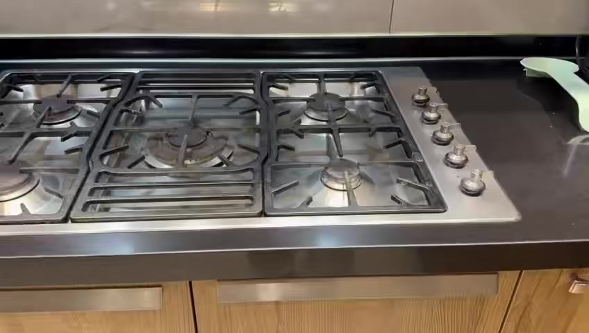 مرحبا
طباخ و ساحبة للبيع 
الطباخ إيطالي ماركة smeg  
و الساحبة إيطالي Into air 
شغالات ثنينهم 
المكان بغداد 
غير موجود عالفيس 
للاستفسار واتس أب عالرقم ***********
