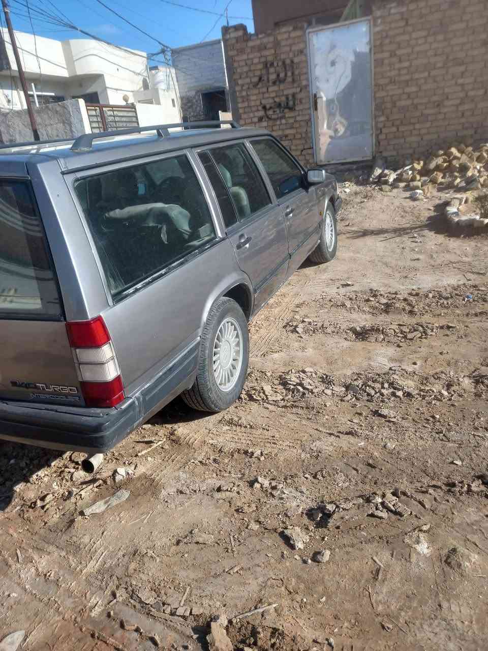 سلام عليكم فالفو ستيشن اللون رصاصي رمادي رقم انگليزي بغداد موديل 90 گير ومحرك عل شرط تبريد شغال محرك اربعه سلندر تيربوا صفر چاچ نضافة السياره 90% السنويه ل 28 السعر 65 وبيهه مجال بصيط الرقم ***********
