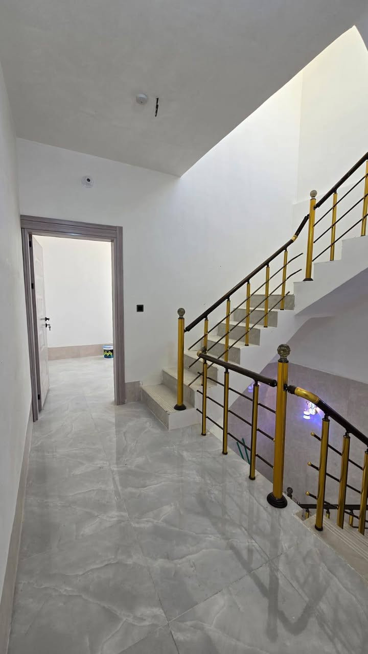 بيت للبيع مساحه 50 متر طابقين طابوق طابو زراعي قرار محكمة سند 25 خدمات كامله العنوان كربلاء حي ذوالفقار يصلح حسينية او سكن السعر على الخاص الاستفسار على الرقم ***********
