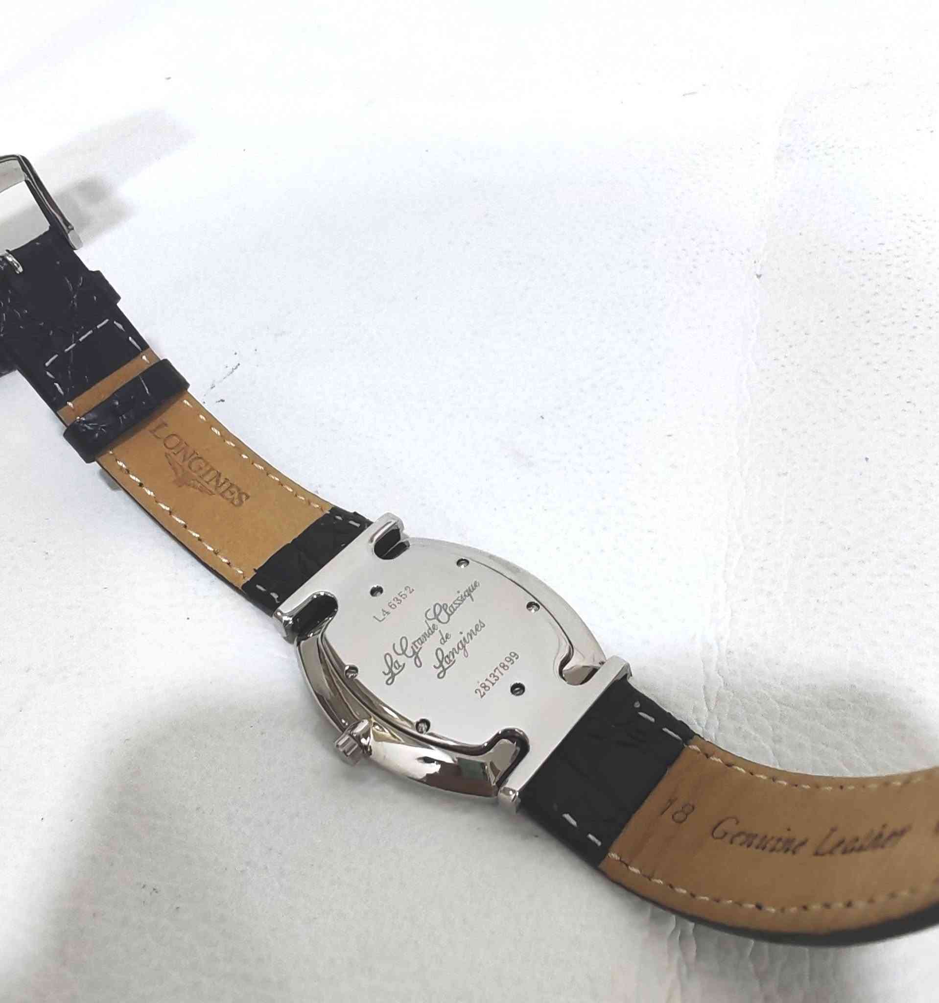 ساعة رجالي قشطة لونجين LONGINES
SWISS MADE
صناعة سويسري
مكينة كوارتز بطارية
نظافة ١٠٠٪
القطر  30  في  33  ملم
السير والزمبلك والبوك معلمة لونجين
السعر  200  الف


**إذا كنت صاحب هذا الإعلان وتريد حذفه لأي سبب، رجاءا أرسل رسالة إلى الدعم الفني**