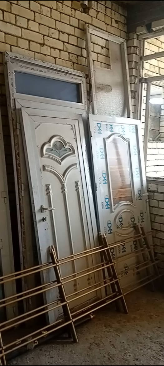 شبابيك المنيوم عدد ٦ و بيبان عدد ٤ ومحجر درج المنيوم السعر من الاخير ٦٠٠
للتواصل على الرقم ***********
