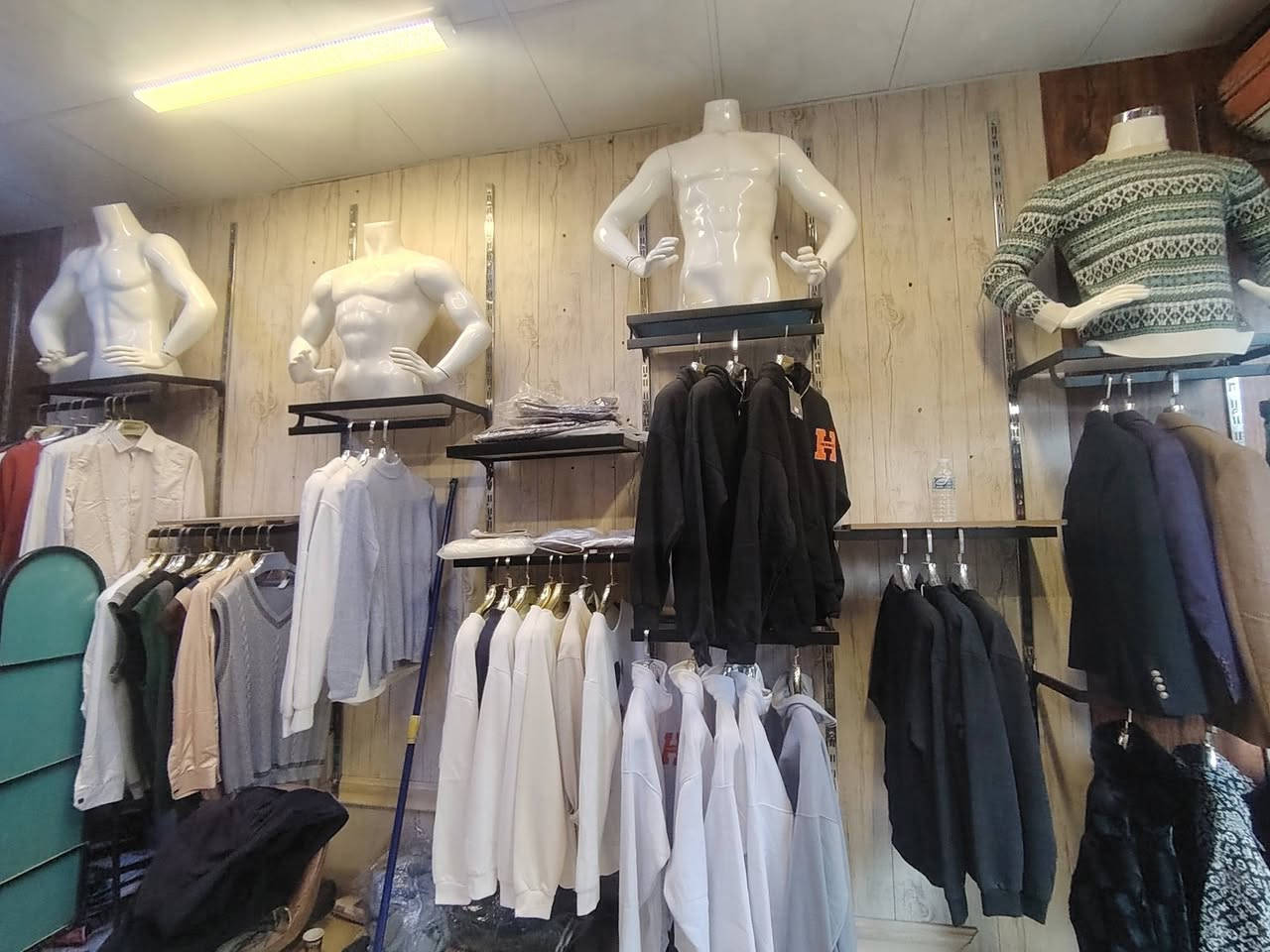 سلام عليكم للبيع تكور كامل حته وياهن تعاليك بيهن 200 قطعة ع مكاني ابو غريب

***********
