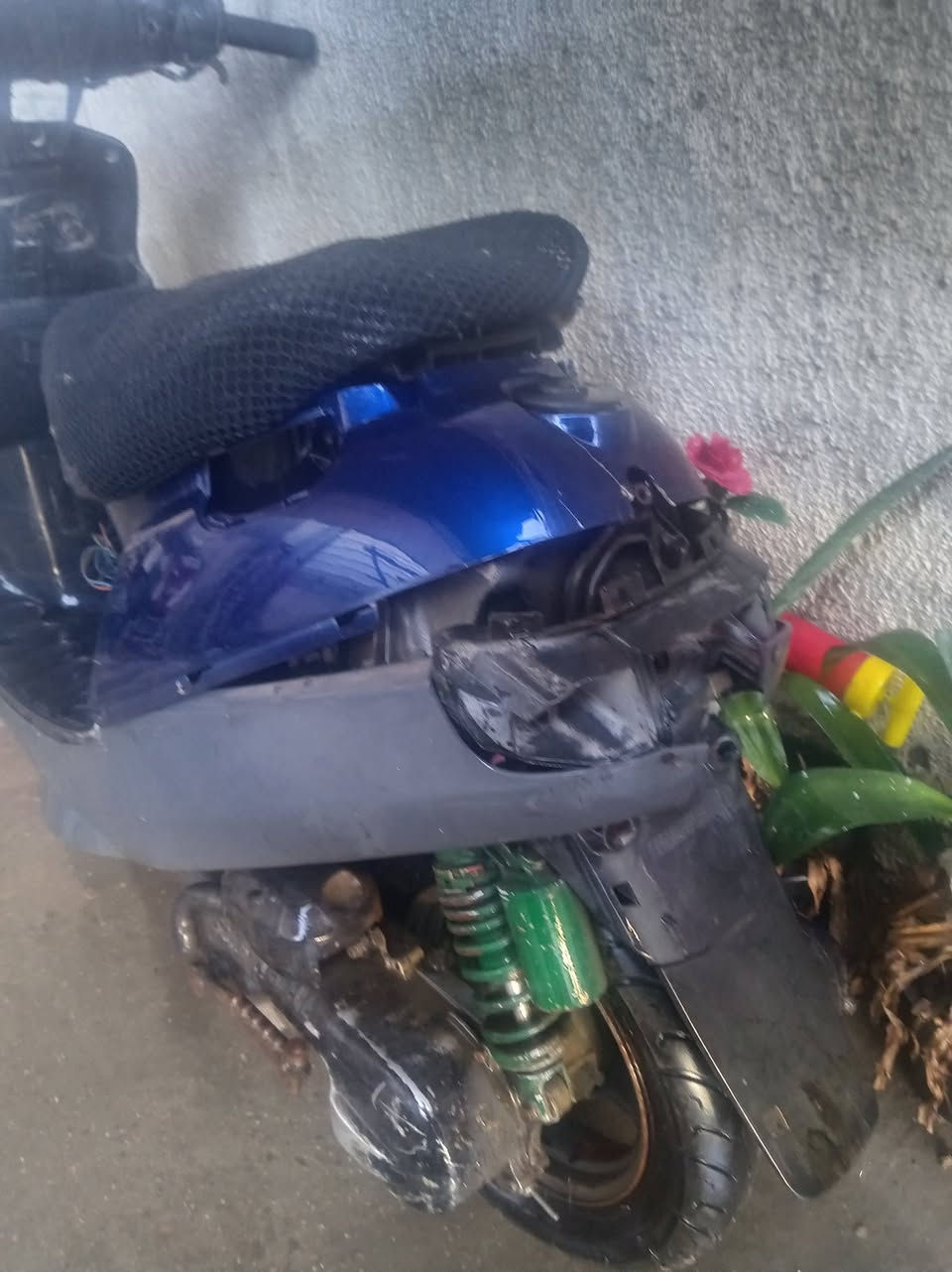 السلام عليكم دراجه 60 بطه تجفيت جديد بس طفت ع فجئه أبيع كوم حديد 120 هل موجود مكاني بغداد حي الفرات قرب مطار بغداد رقم للاتصال *********** واتساب فقط
