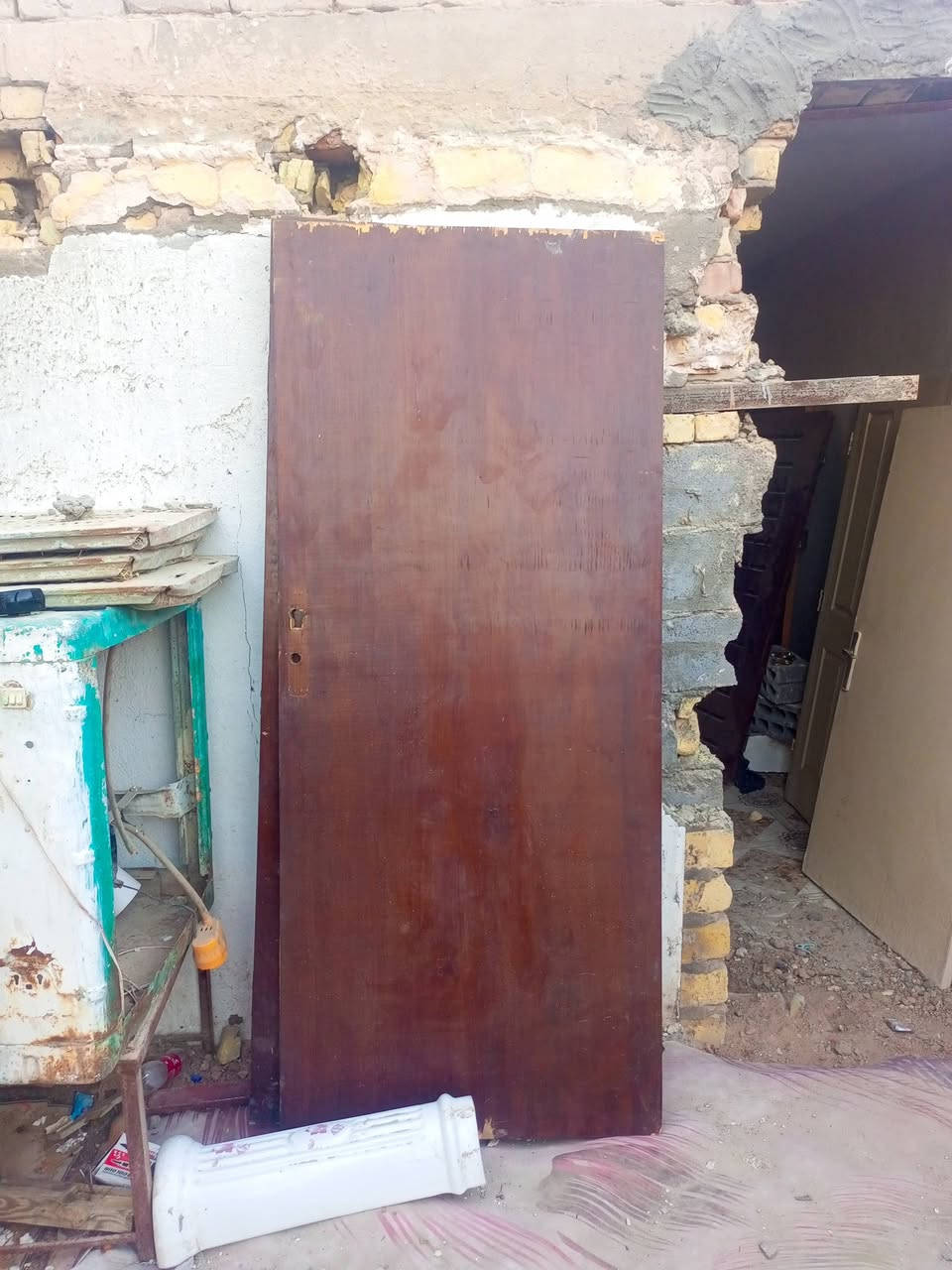 السلام عليكم اسواق سفوان الرميثة حي المهندسين 

بسايدين الجدد قرب مدرسة الثانويه العراقيه للبنين 

المدرسة الاهليه او قرب مجمع الامير 

تنويه لجميع العنوان مو محل العنوان بيت 

على شكل مخزن 

ومتواجد في جميع الاوقات 

الصبح الظهر العصر بليل موجود 

ومتواجد على الواتساب وعلى الفيس 

يوجد لدينا ابواب خشب صاج سادة اللون احمر 

واللون الثاني اسود واللون الثالث بيذنجاني 

الاسعار مال المفرد ثابت سعر الباب الواحد ب25 الف 

بدون جرجوبه بدون يدات بدون صبغ 

بنسبة للقياسات متنوعه 

القياسات بدي 

هاي كل القياسات الموجودة عندي

اما بنسبة للبيبان ترة البيبان بدون جراجيب 

وبدون يدات 

ارقام الهاتف الخاصه بيه 

*********** واتساب انسته 

*********** واتساب انسته 

*********** واتساب انسته

طول 203 والعرض 90

طول 199 والعرض 90

طول 188 والعرض 89

طول 189 والعرض 89

طول 196 والعرض 89

طول 200 والعرض 89

طول 212 والعرض 90

طول 212 والعرض 87

طول 207 والعرض 89

طول 204 والعرض 87 

طول 200 والعرض 91

طول 200 والعرض 92

طول 214 والعرض 97
