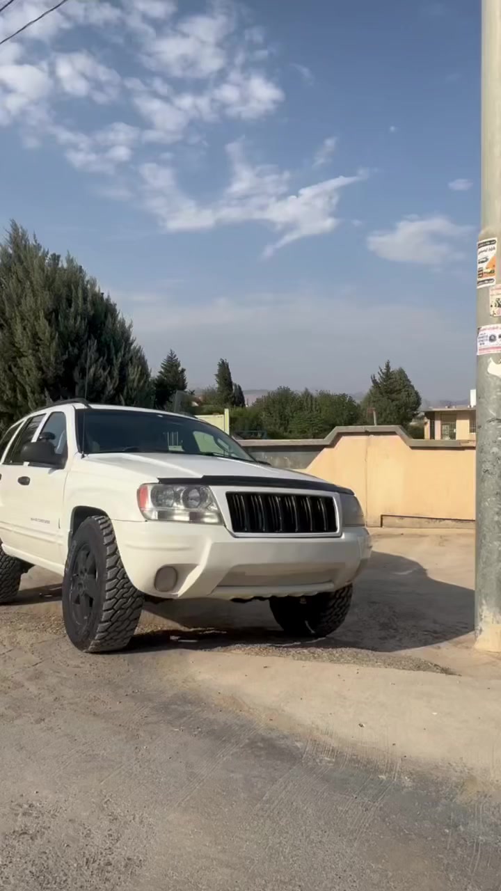 گراند جیرۆکی  مۆدێل 2004     8پەستۆن.دەبل ئەکسل     گێرو مەکینەو ئەکسل بەشەرت.   سێ چوار پارەچە بۆیاخی هایە   ئەگینا هەمو گیان بەشەرت.   بەناوی خۆمانە. مالی دۆستە.   ژمارە  موبایل.  (***********).   (***********)  نرخ (٨٠ ) مەجال
