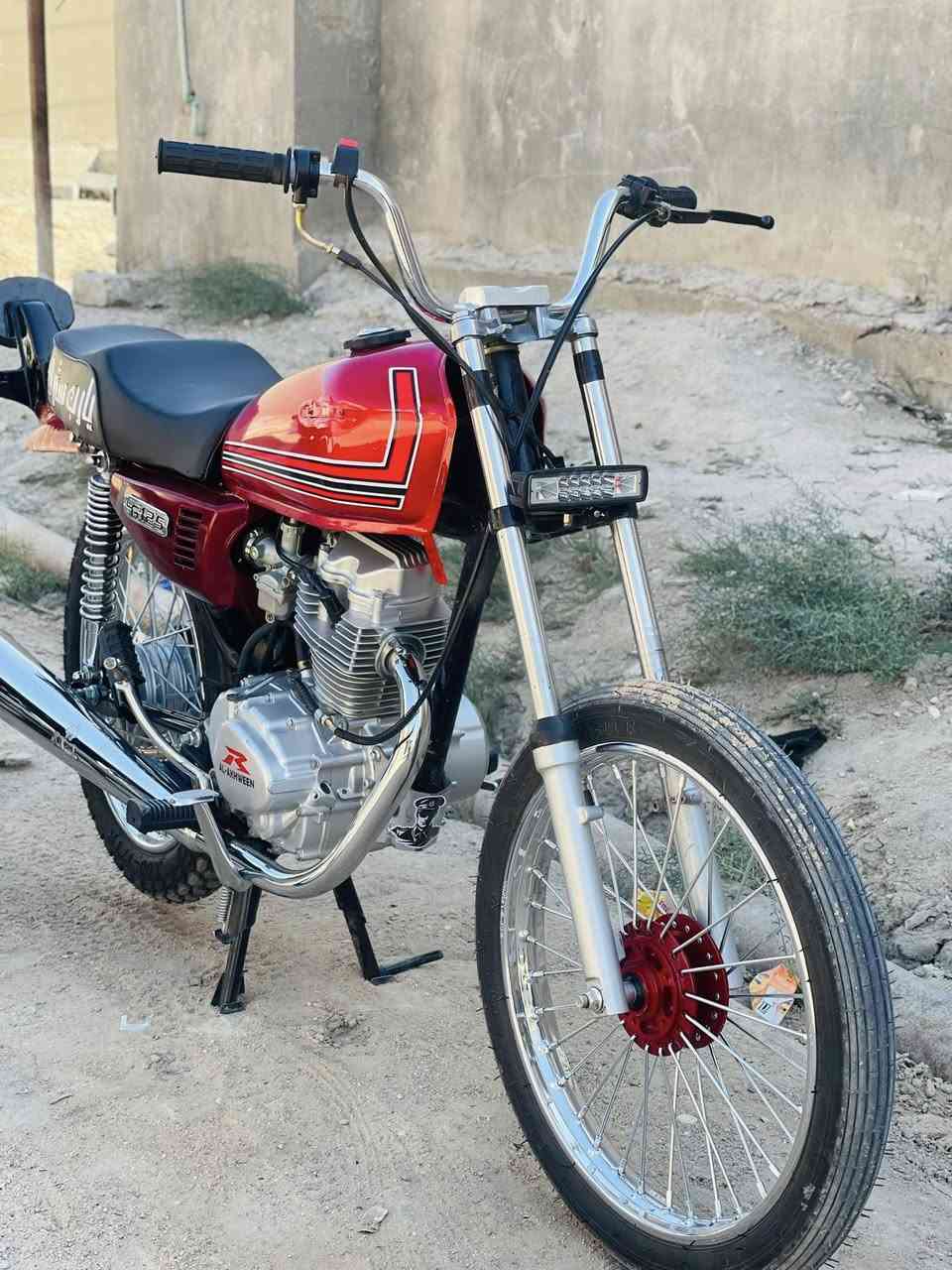 السلام عليكم شباب الدراجه للبيع ٦٠٠ او بيها مجال الدراجه كامله ادوات اكفلها من السرقه البصرة قضاء المدينة رقم الجهاز *********** اتصال موجود واتساب موجود اخوكم او خادمكم
