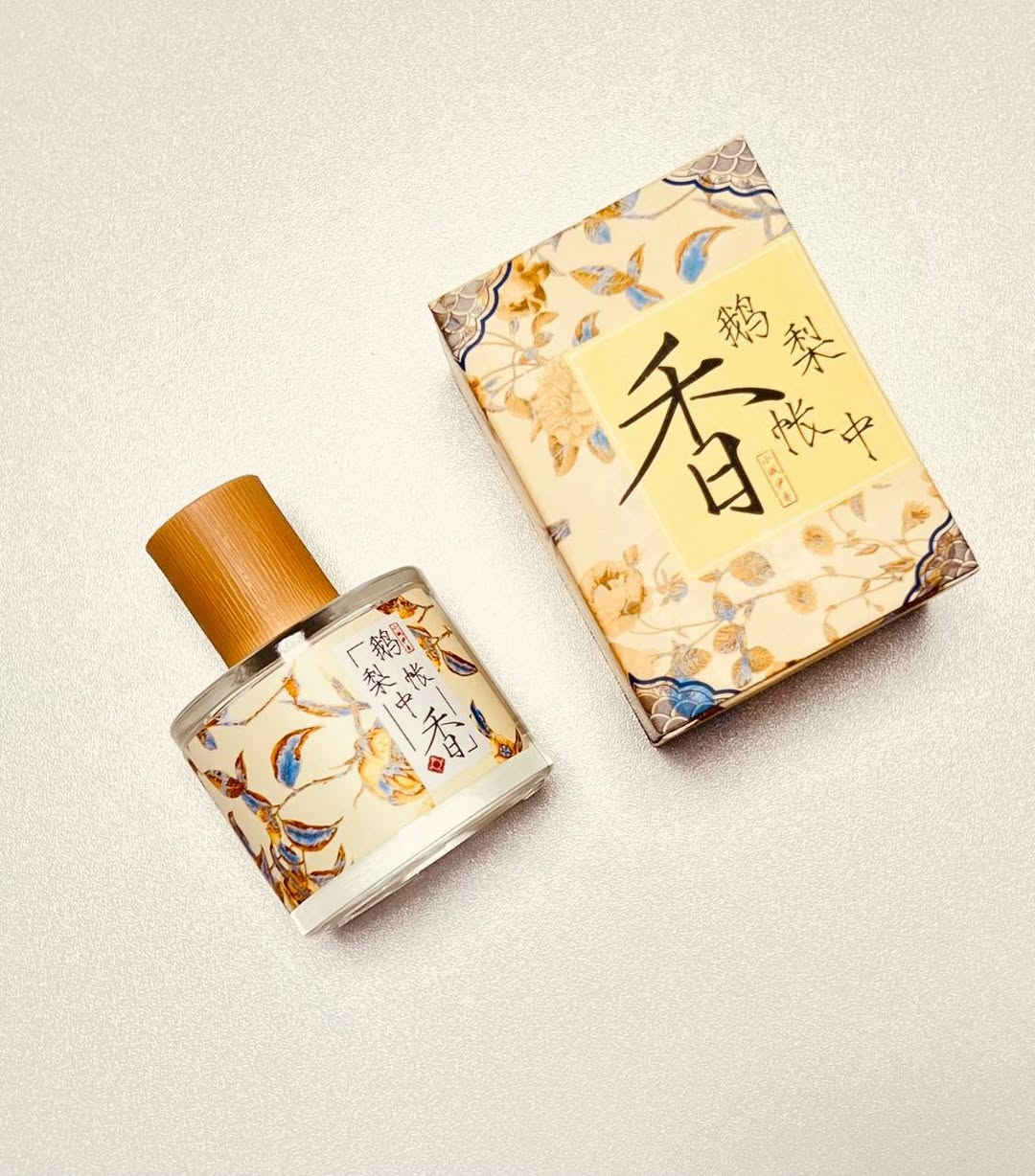 إذا تحبين الرقي الطبيعي... هذا العطر يخاطبچ 🌿💖

"بين لمسة ورد وبين نسمة صيف ناعمة... يجي Nature’s Touch، العطر اللي يوصلچ للإحساس بالنظافة والرقي بكل رشّة."

▫️ البداية: ليمون خفيف يفتح النفس 🍋  
▫️ النص: ورود وياسمين تعبّر عن أنوثة راقية 🌸  
▫️ الختام: خشب ومسك ناعم يخلي الريحة تبقى بدون ما تتعب النفس 🕊️

مثالي للدوام، للصبح، أو حتى لموعد خفيف على كهوة ☕

عطرچ يحچي عنچ #لمسةطبيعة #عطوربستايل_راقي

 💰سعر القطعة 7 الآف د. 🇮🇶

ملاحضة مينباع بوحده


**إذا كنت صاحب هذا الإعلان وتريد حذفه لأي سبب، رجاءا أرسل رسالة إلى الدعم الفني**