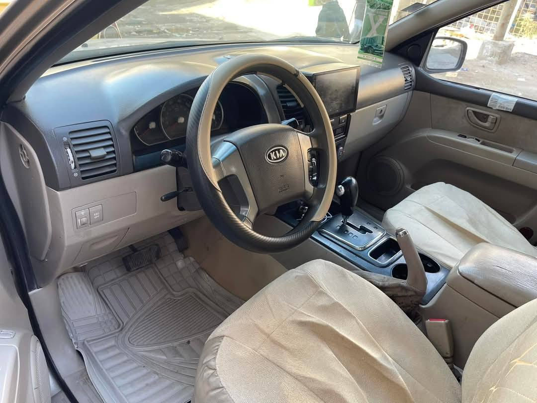 سورنتو
موديل 8 امريكي 

محرك 6 كير بشرط 

مابيه قطره صبغ 

بيه بس بارد شي قليل 

شرط لتحويل 

سعر 110 بيه مجال حك لجيه 

***********
