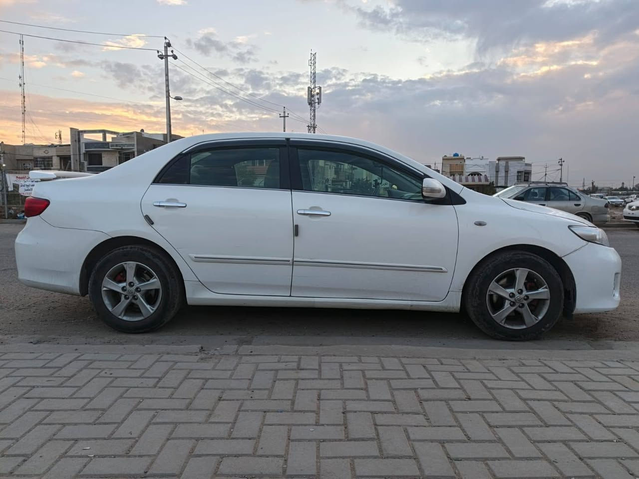 السلام عليكم للبيع كورله خليجي مكفول من الصبغ محرك 1800 موديل 2010 محدثة ٢٠١٣ فول واحد عله واحد افطيم صاج ملكي تبريد ابيانو فتحه سكف مري شفط اشاير بل مري تخم تاير جديد خمستهن وتبريد ثلج العنوان بغداد العامرية ***********السعر خاص وإني ابرسم الخدامه
