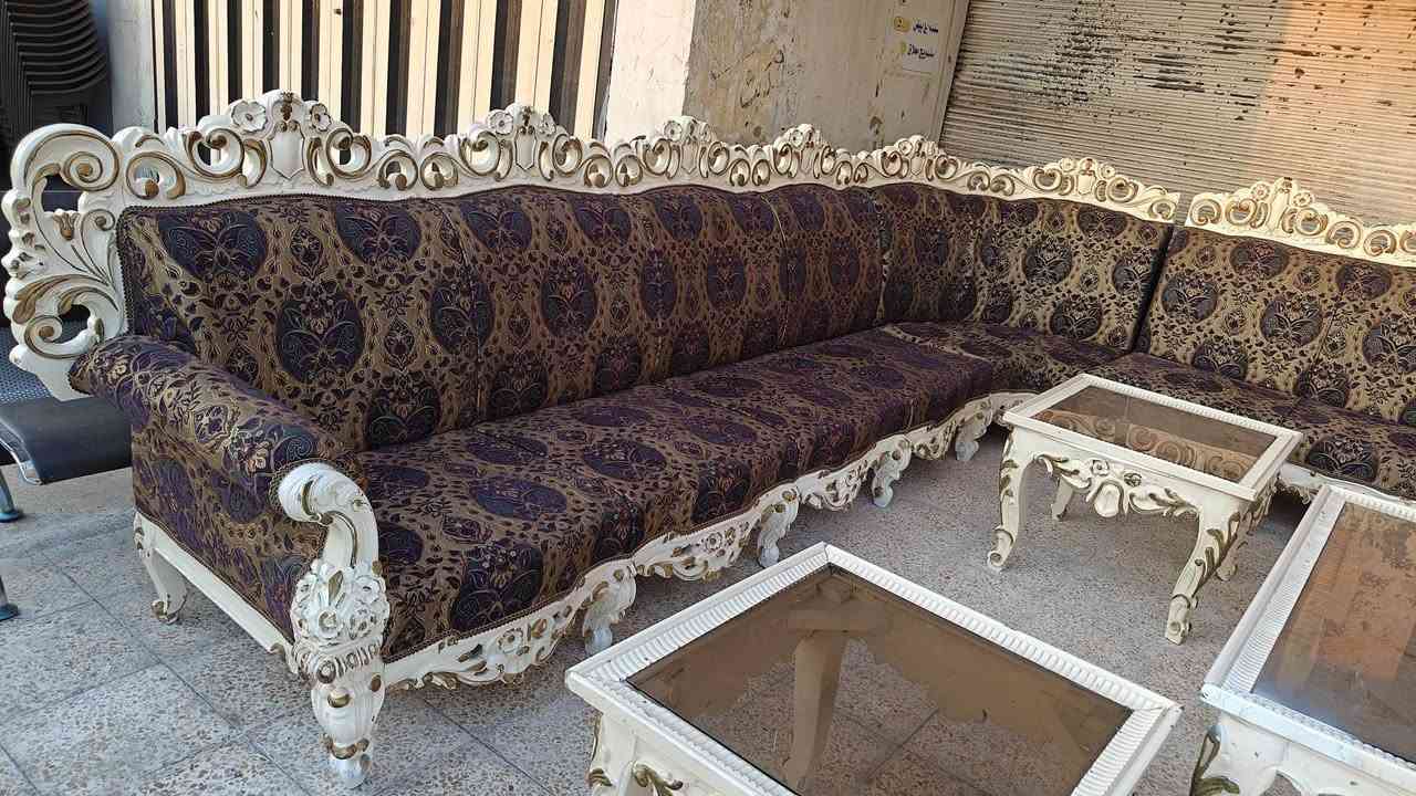 ديوان عراقي مستعمل نظيف جدا جدا 
ديوان رئاسي كلاسيك قياس 16 متر تقريبا خشب عراقي درجة اولى مع ميز وسطي و7 طبلات 
للطلب والاستفسار يرجى زيارة موقعنا في الموصل سايدين القادسية الاولى قرب جامع علي بن ابي طالب مقابل ملعب الأمواج أو الاتصال على الارقام التاليه 
***********
***********
***********
