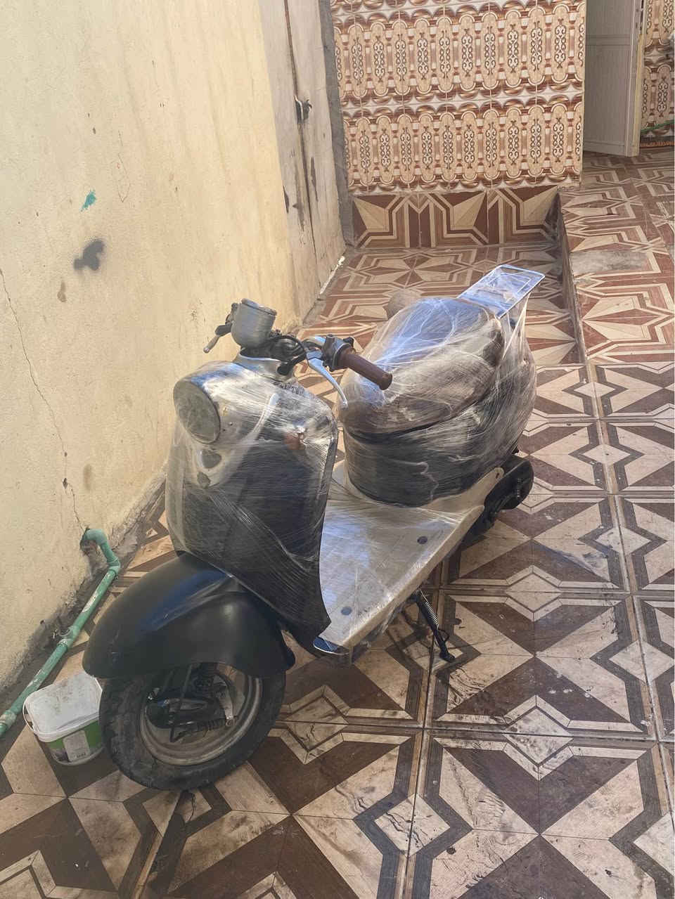 دراجة عبد الحليم حلوة مشيها حلو وشلعتها زينه مكينه مامجفتها وتجي وتفحص صوتها ناعم   لايت وشاير امامي شغالات قفال ستيرن وقفال سرج نضافة شوفت عينكم نقصها فقط باتري وتريشة اليمنة سعر290  بصره قبله رقمي *********** البصرة, العراق
