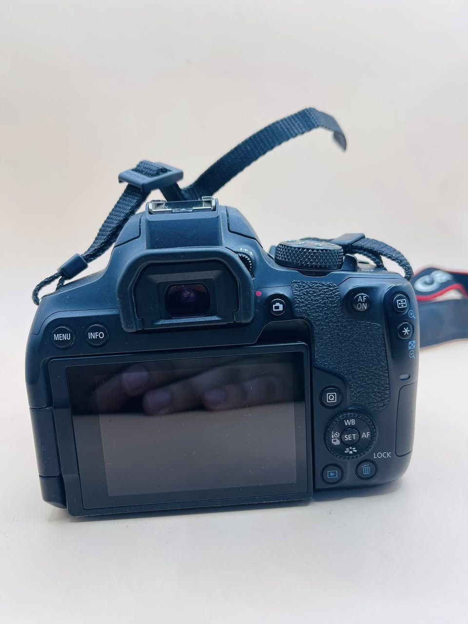 كانون 850d
عدسة 55.18
شاحنة
بطارية
حزام كتف
كارتون الكامره
نضافه 100‎%‎
للتواصل وتساب او تصال
***********
