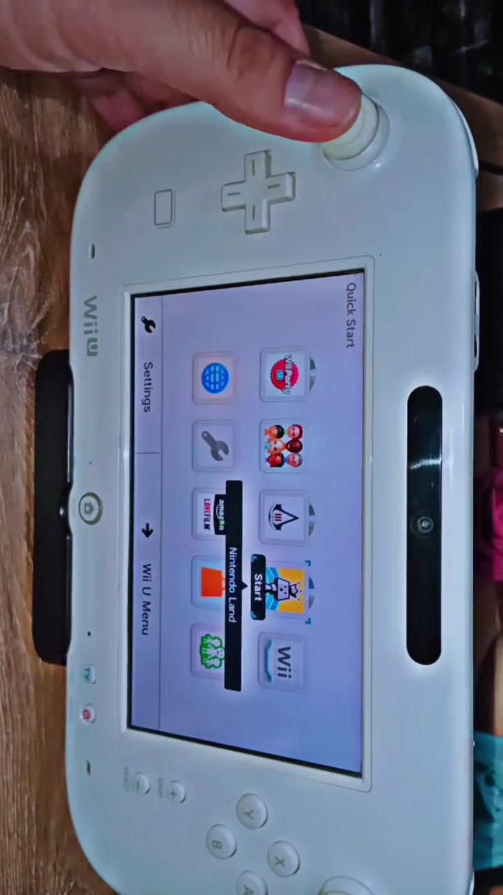 سلام عليكم Nintendo Wii U GamePad  وحدة التحكم الرئيسية لجهاز ألعاب الفيديو Wii U مع شاحنة الاصلية وقاعدة الشحن شرط الشغل ريجن PAL اوربية  سعر ٨٠ الف


**إذا كنت صاحب هذا الإعلان وتريد حذفه لأي سبب، رجاءا أرسل رسالة إلى الدعم الفني**
