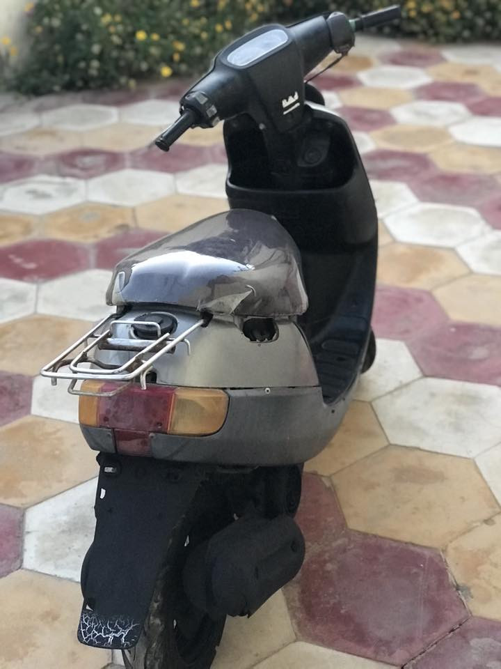 السلام عليكم دراجه للبيع كهربائيات كلها شغاله اشاير و لايت و بك لايت و هورن و باتري ماعده السلف طفه وحده مااعرف شبي و تايرات جديدات ثنينهن و دبل خلفي جديد توني شاده و كفرات اصليه و قفل جنطه وقفل بانزين وكشن مغلف جديد الدراجه شغاله هندر واحد السعر ٢٥٠ وبيها مجال   مكاني سوق الشيوخ للاتصال ***********
