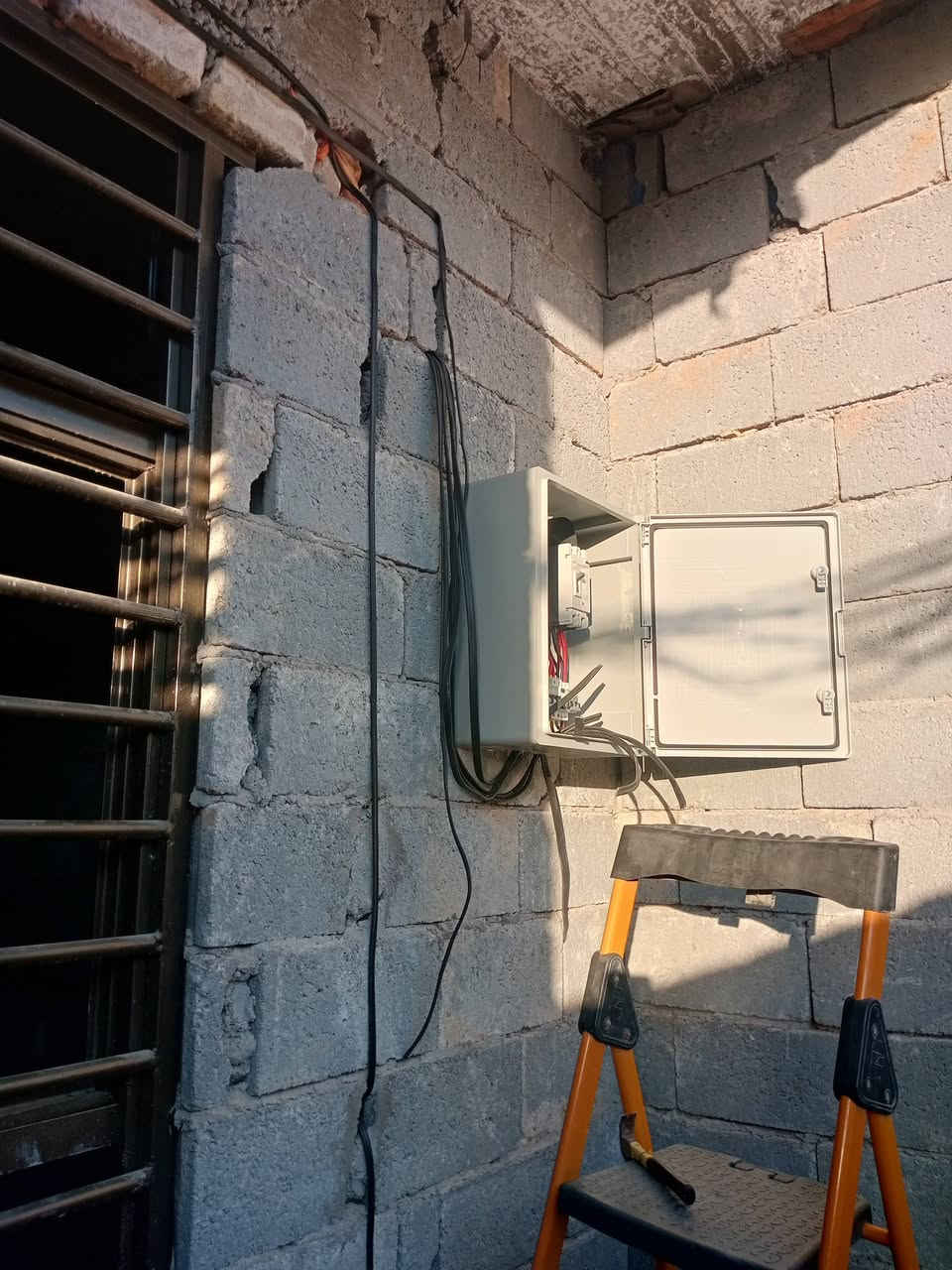 تم بحمد الله تأسيس كهرباء لمنزل بمساحة 100 متر 

​📞 للتواصل والاستفسار عن خدمات التأسيس والصيانة الكهربائية في كربلاء، يرجى مراسلة الصفحة أو الاتصال.
*********** واتساب

​#تأسيسات_كهربائية #كهرباء_منازل #كربلاء #جودة_العمل
